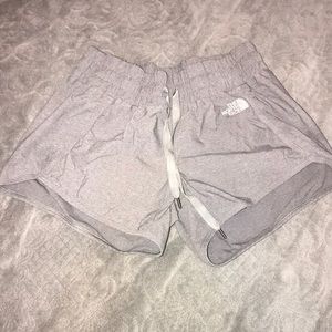 North face shorts💙